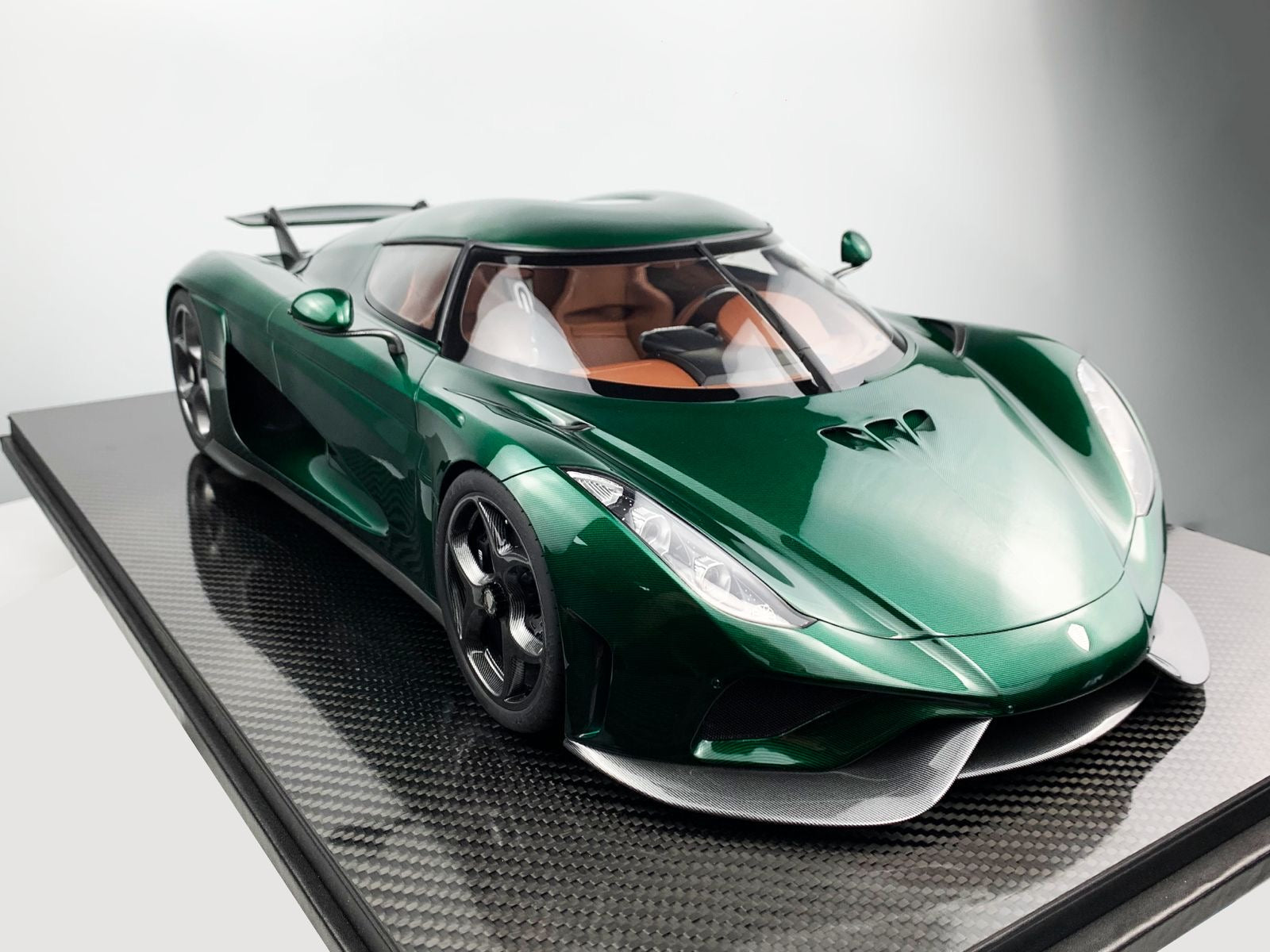 Koenigsegg Regera 1/8 - Carbon Green