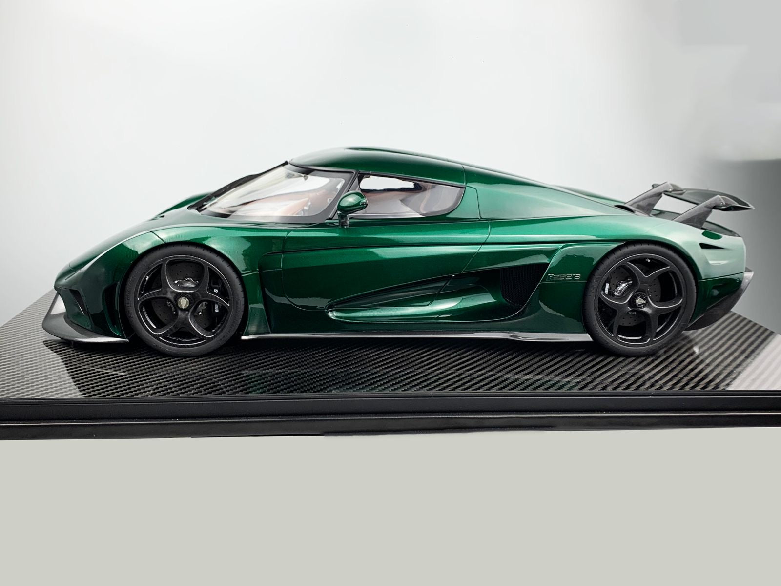 Koenigsegg Regera 1/8 - Carbon Green