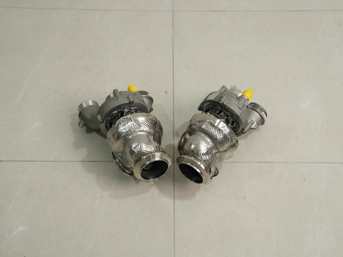 Both turbochargers shown for reference; this listing supplies only A1770909400 (LXP06-004-001).