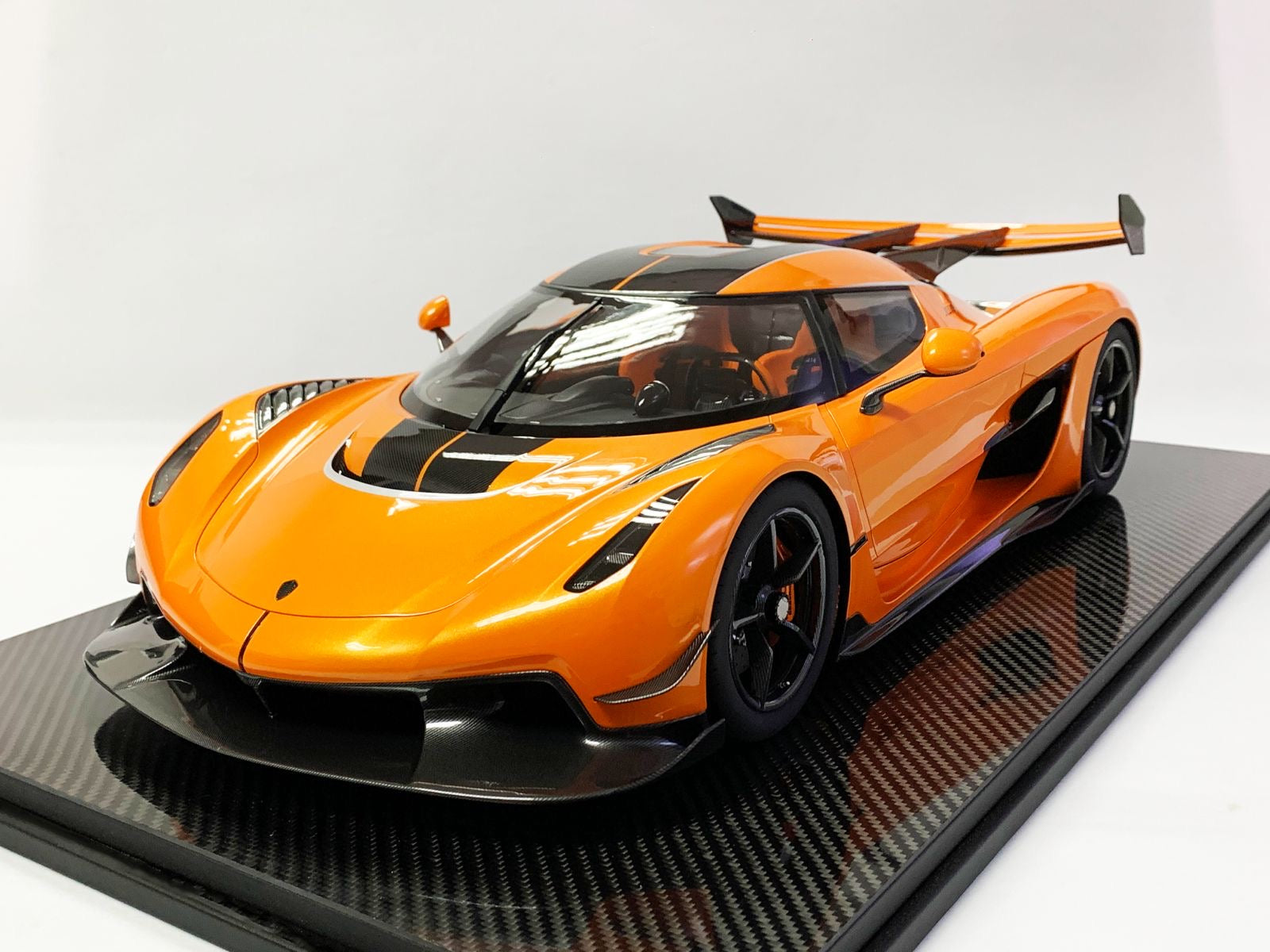 Koenigsegg Jesko 1/8 - Tang Orange