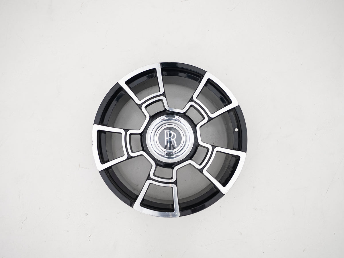 Used six-spoke black and machined wheel with RR centre cap