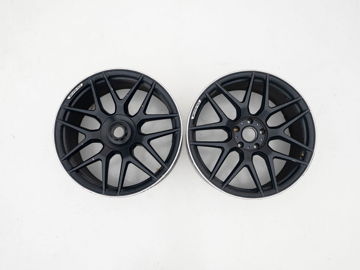 AMG 22-inch wheels, silver barrel, black face and silver lip — actual stock photograph