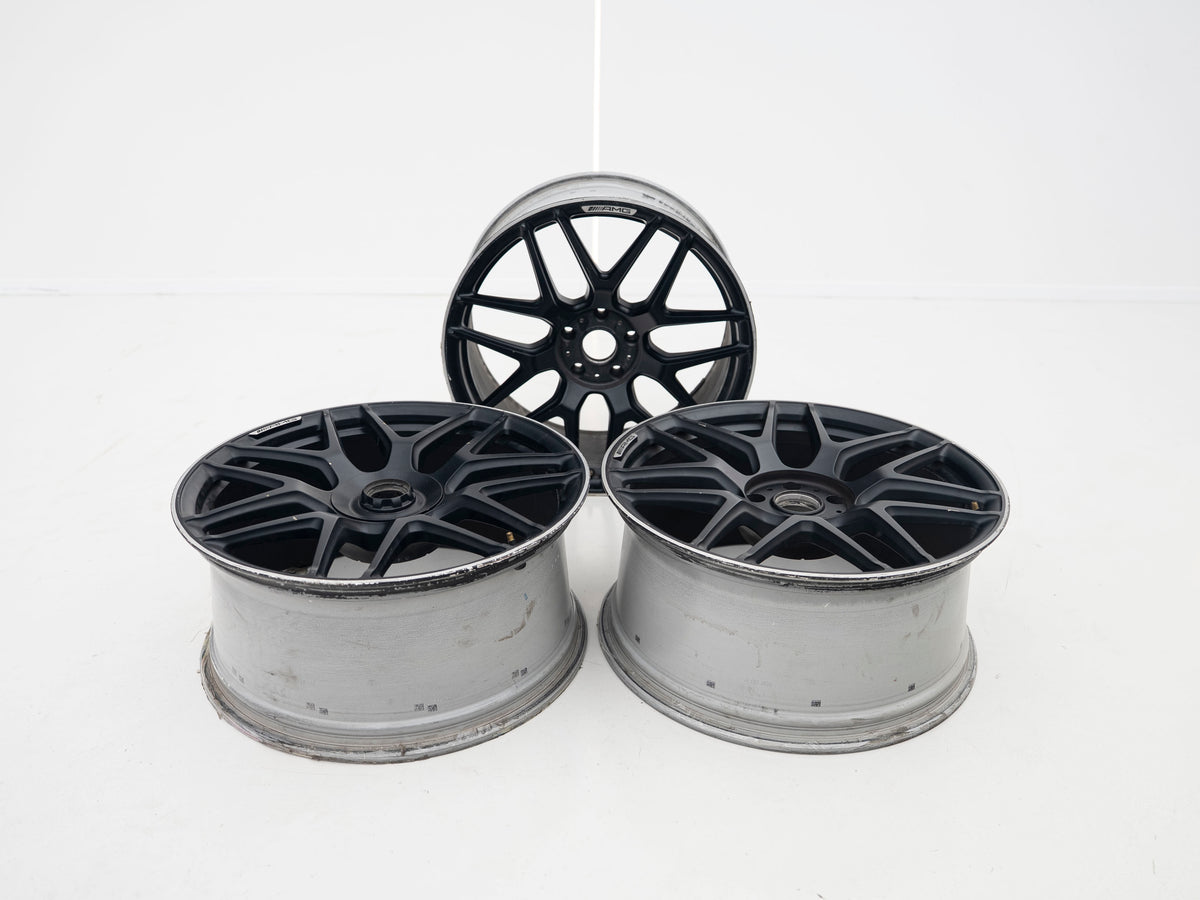 AMG 22-inch wheels, silver barrel, black face and silver lip — actual stock photograph