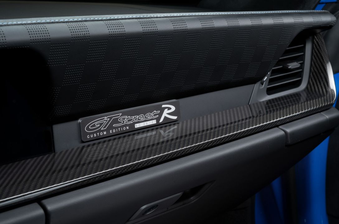 TECHART 992.1 carbon dashboard trim installed in a GTstreet R interior