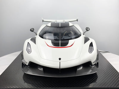 Koenigsegg Jesko 1/8 - Crystal White