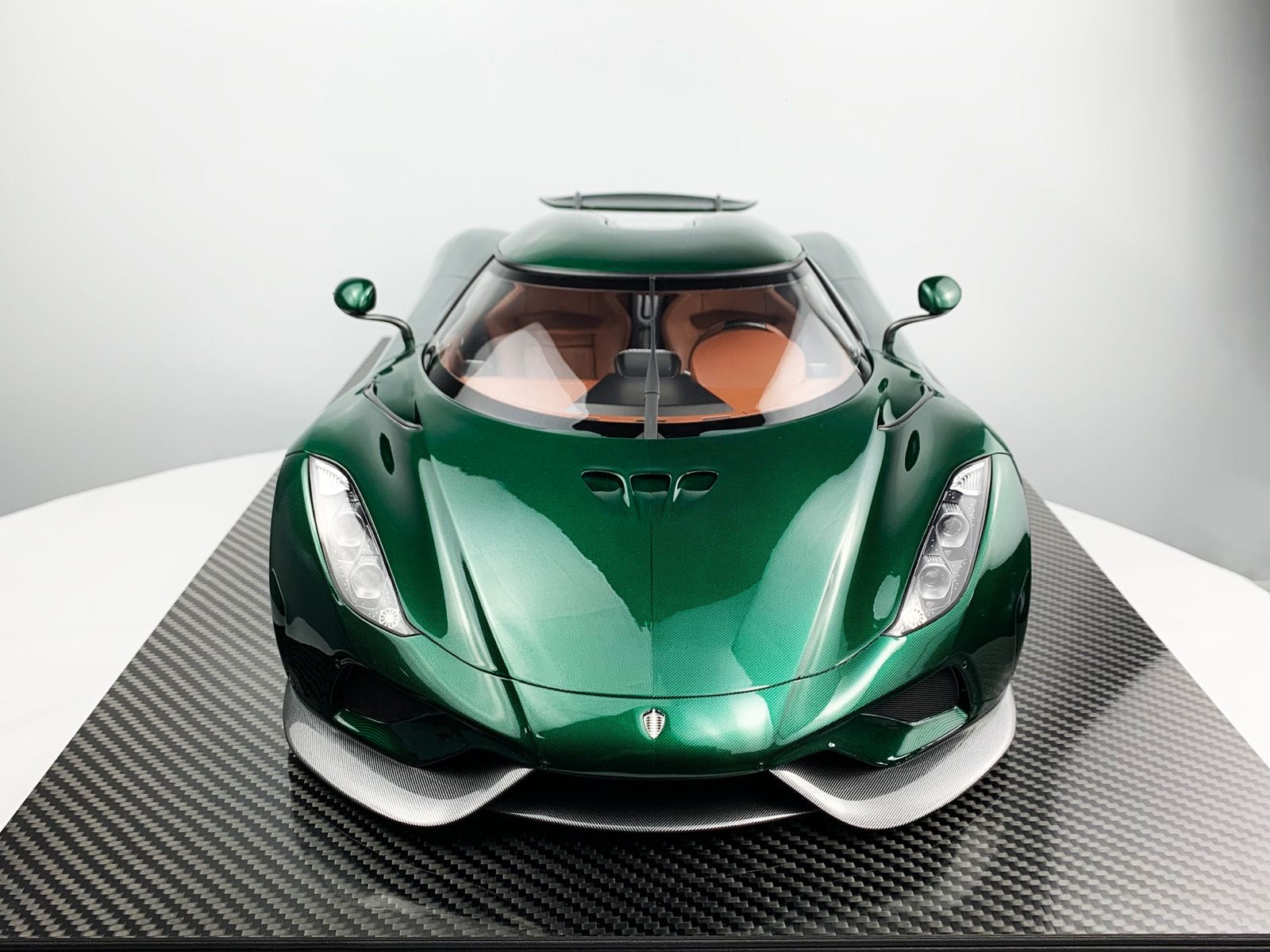 Koenigsegg Regera 1/8 - Carbon Green