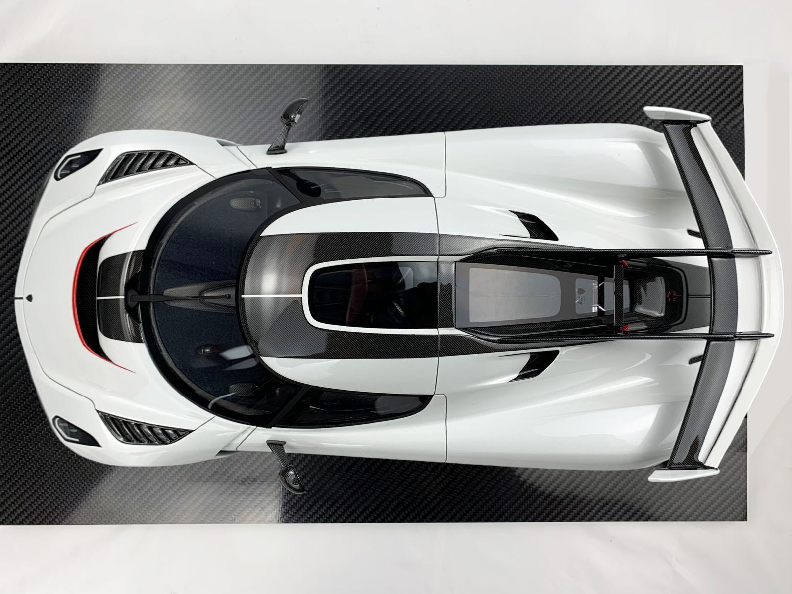 Koenigsegg Jesko 1/8 - Crystal White