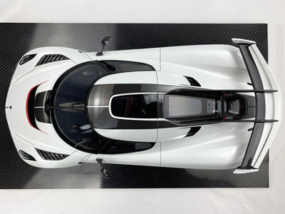 Koenigsegg Jesko 1/8 - Crystal White