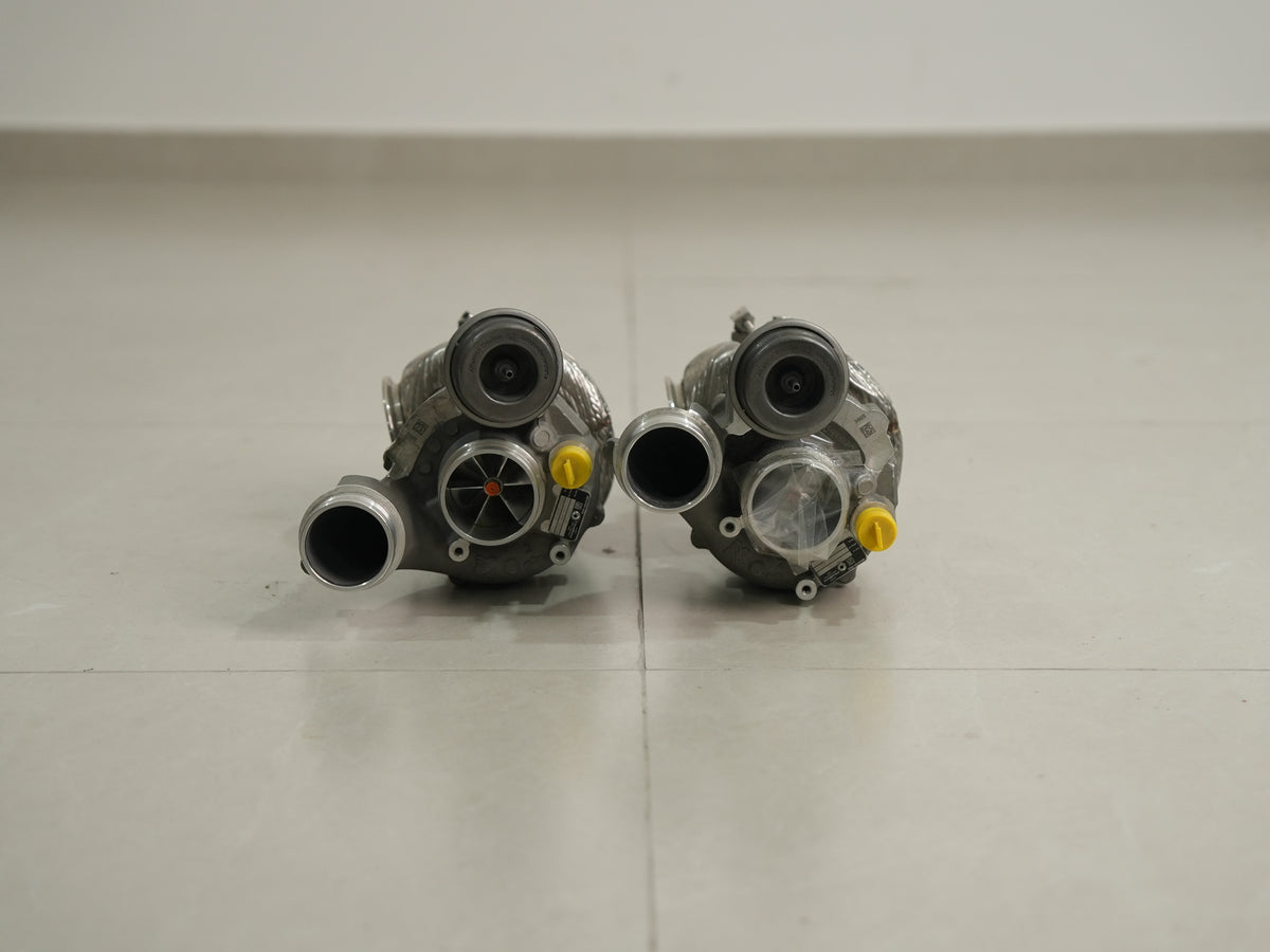 Both turbochargers shown for reference; this listing supplies only A1770909400 (LXP06-004-001).