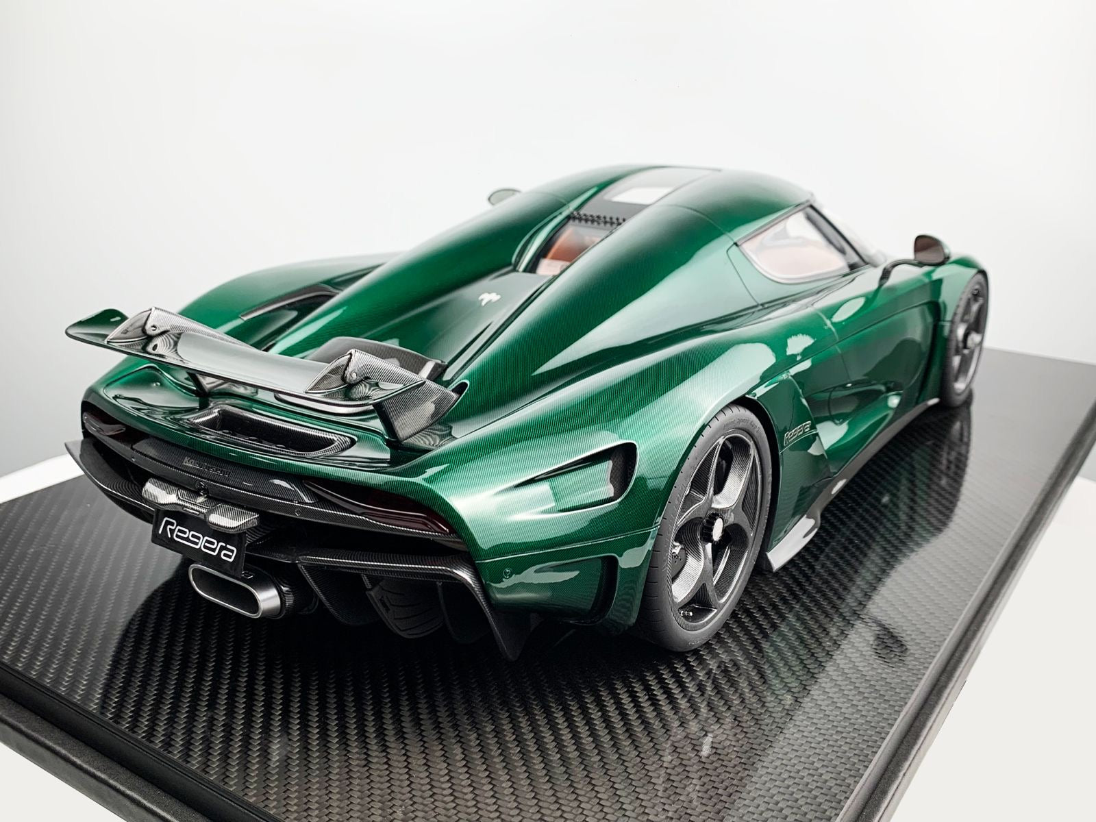 Koenigsegg Regera 1/8 - Carbon Green