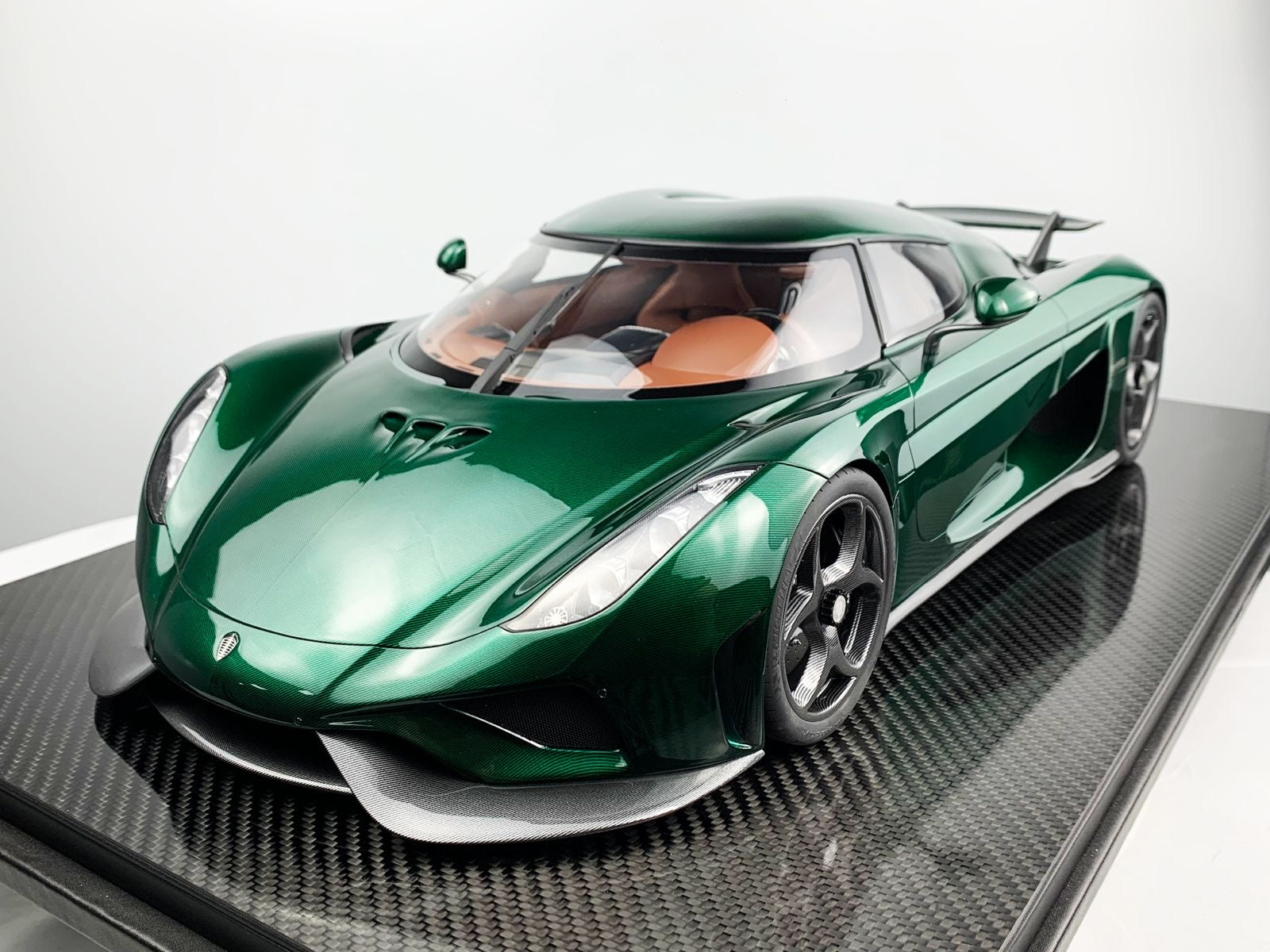 Koenigsegg Regera 1/8 - Carbon Green