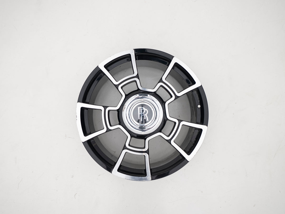 Used six-spoke black and machined wheel with RR centre cap