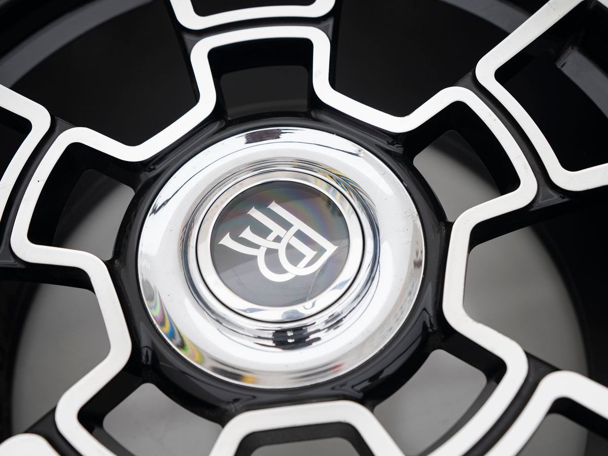 Used six-spoke black and machined wheel with RR centre cap