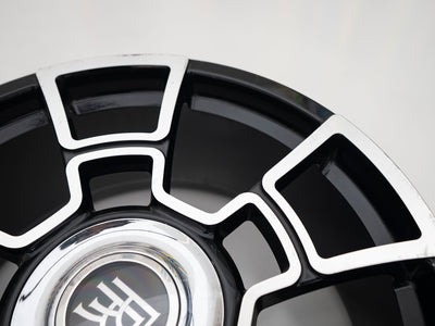 Used six-spoke black and machined wheel with RR centre cap