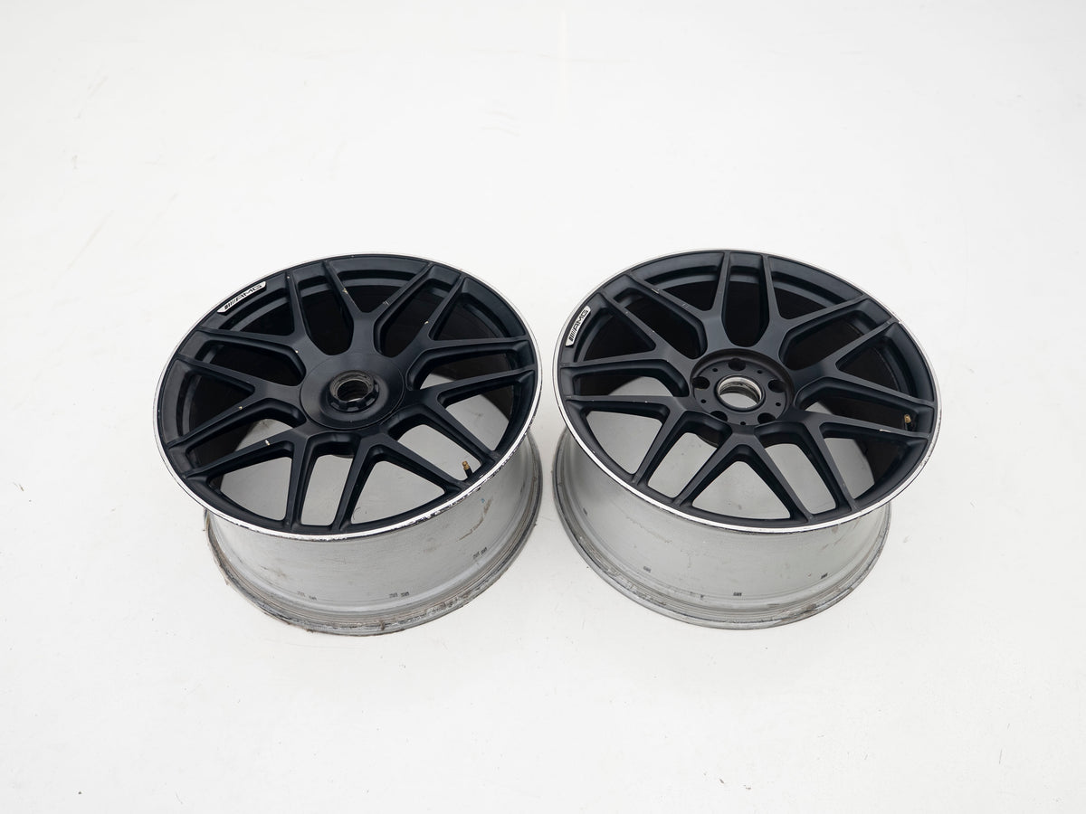 AMG 22-inch wheels, silver barrel, black face and silver lip — actual stock photograph