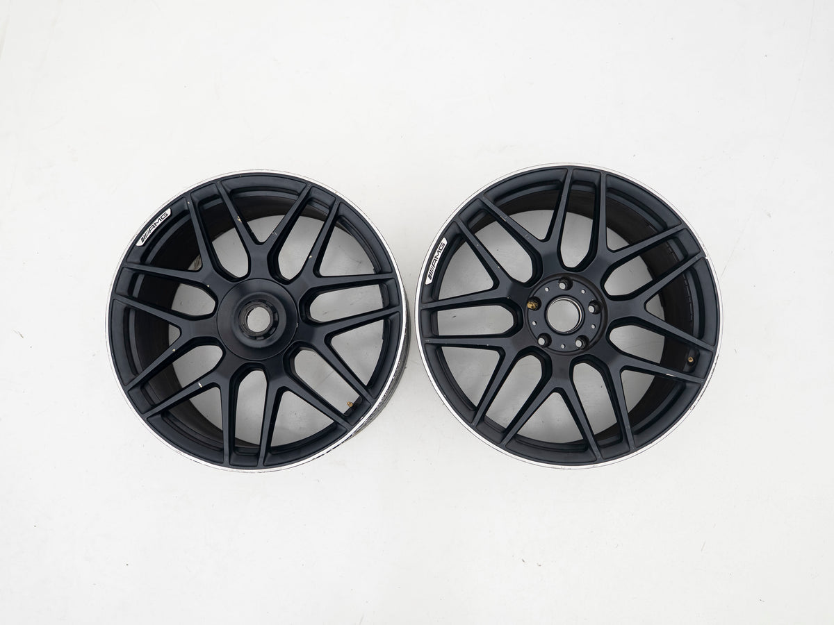 AMG 22-inch wheels, silver barrel, black face and silver lip — actual stock photograph