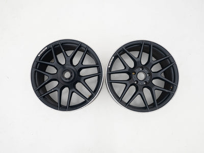 AMG 22-inch wheels, silver barrel, black face and silver lip — actual stock photograph