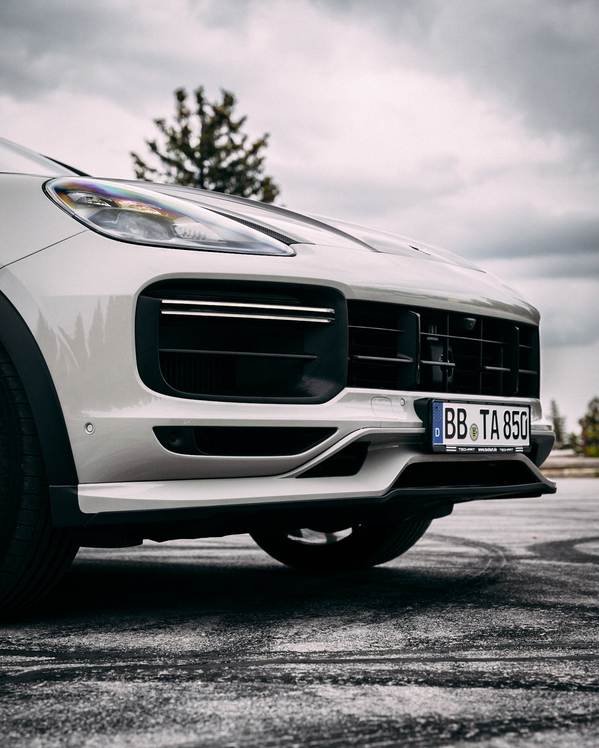 TECHART Front Spoiler I for Porsche Cayenne E3.1 / E3.2 — installed view